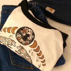 Limited edition🐺 Wolf & Moon crop top. 🌝✨